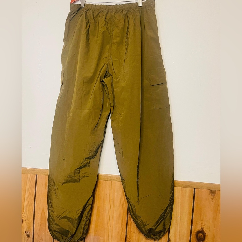 PINK Victoria's Secret Olive Cargo Pants - Picture 2 of 3